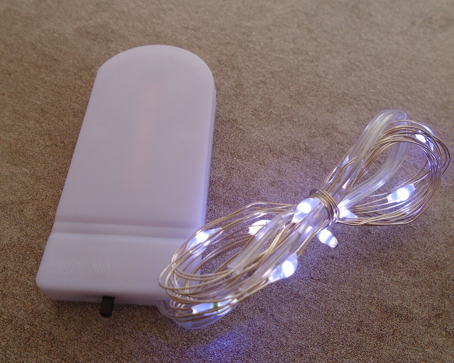 BATTERY OPERATED STRING LIGHTS WHITE GLOW
