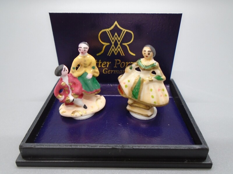 REUTTER PORCELAIN FIGURE ORNAMENT SET