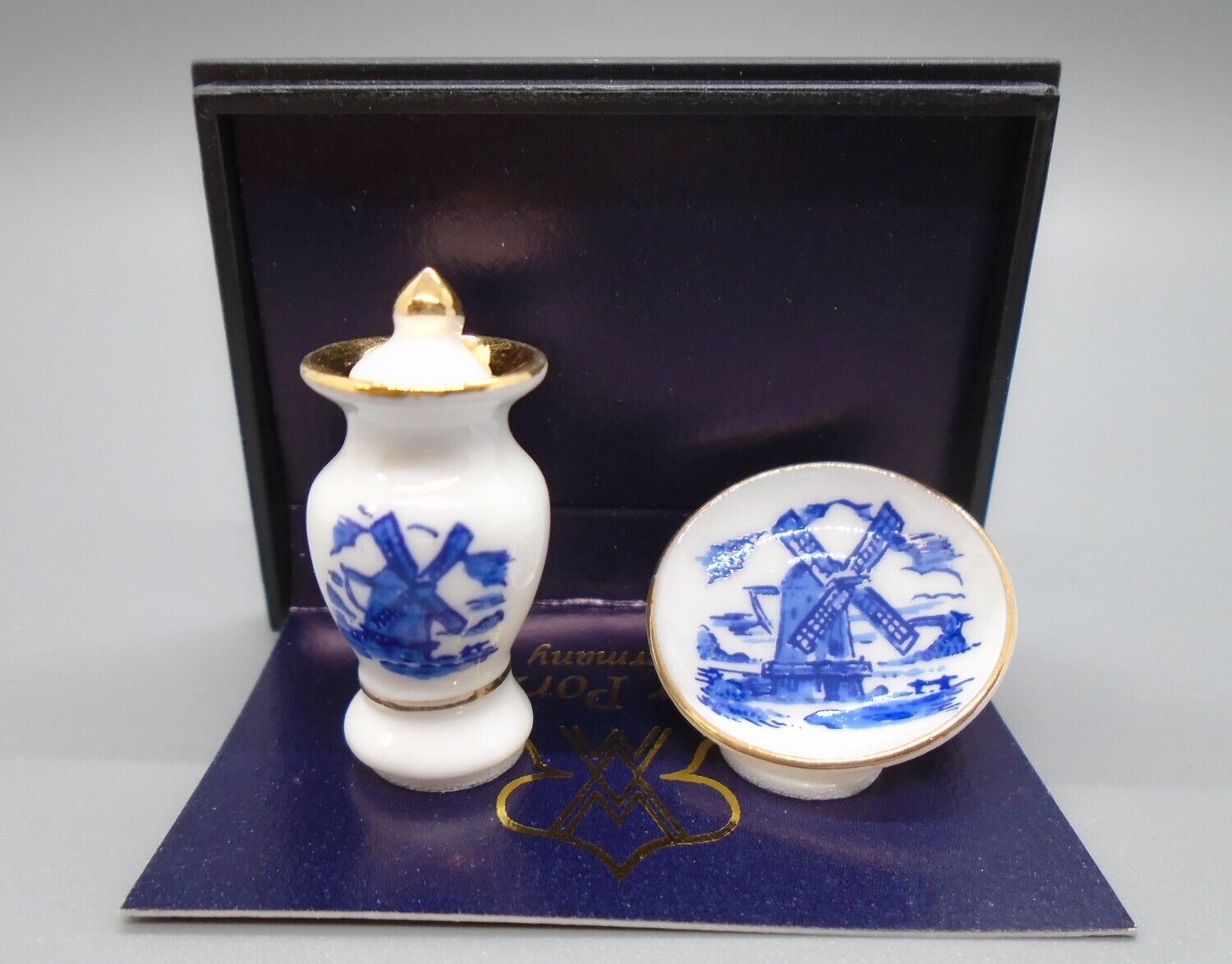REUTTER WINDMILL URN/VASE AND PLATE