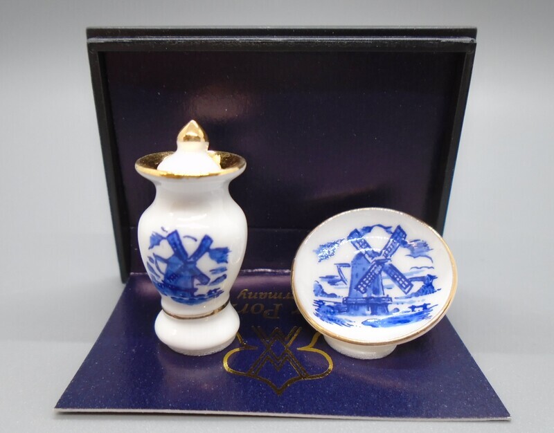 REUTTER WINDMILL URN/VASE AND PLATE