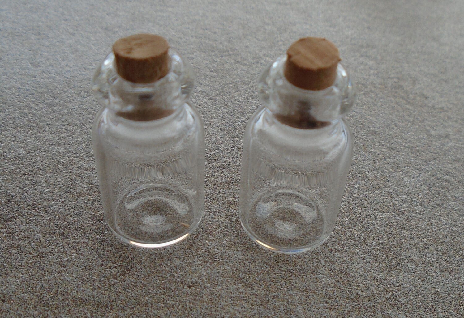 GLASS JAR WITH CORK STOPPER