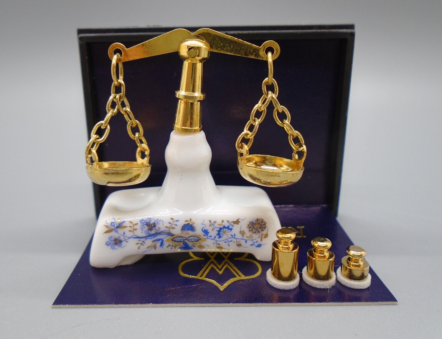 REUTTER WEIGHING SCALES SET