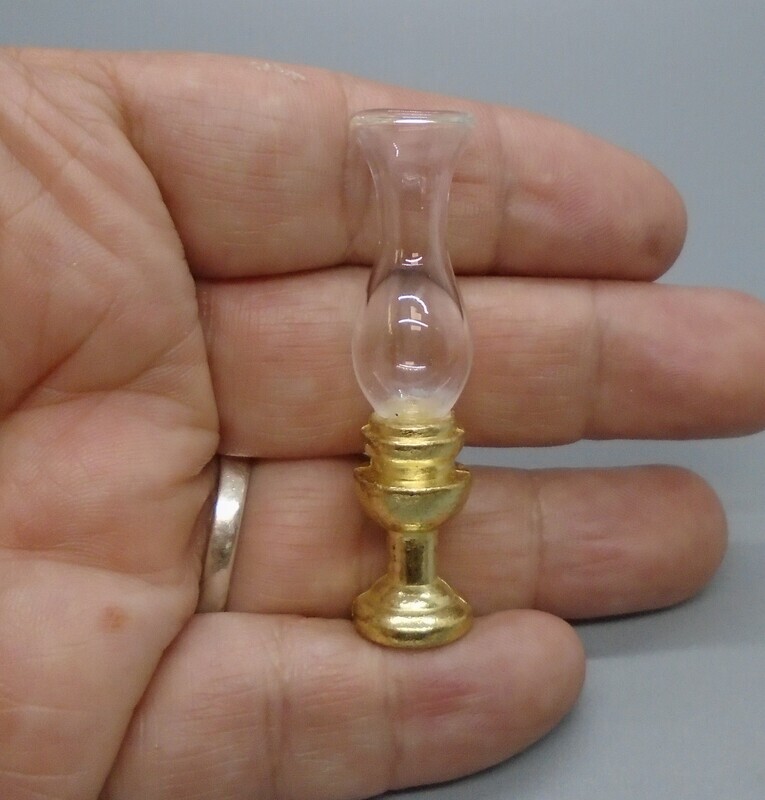 NON WORKING OIL LAMP