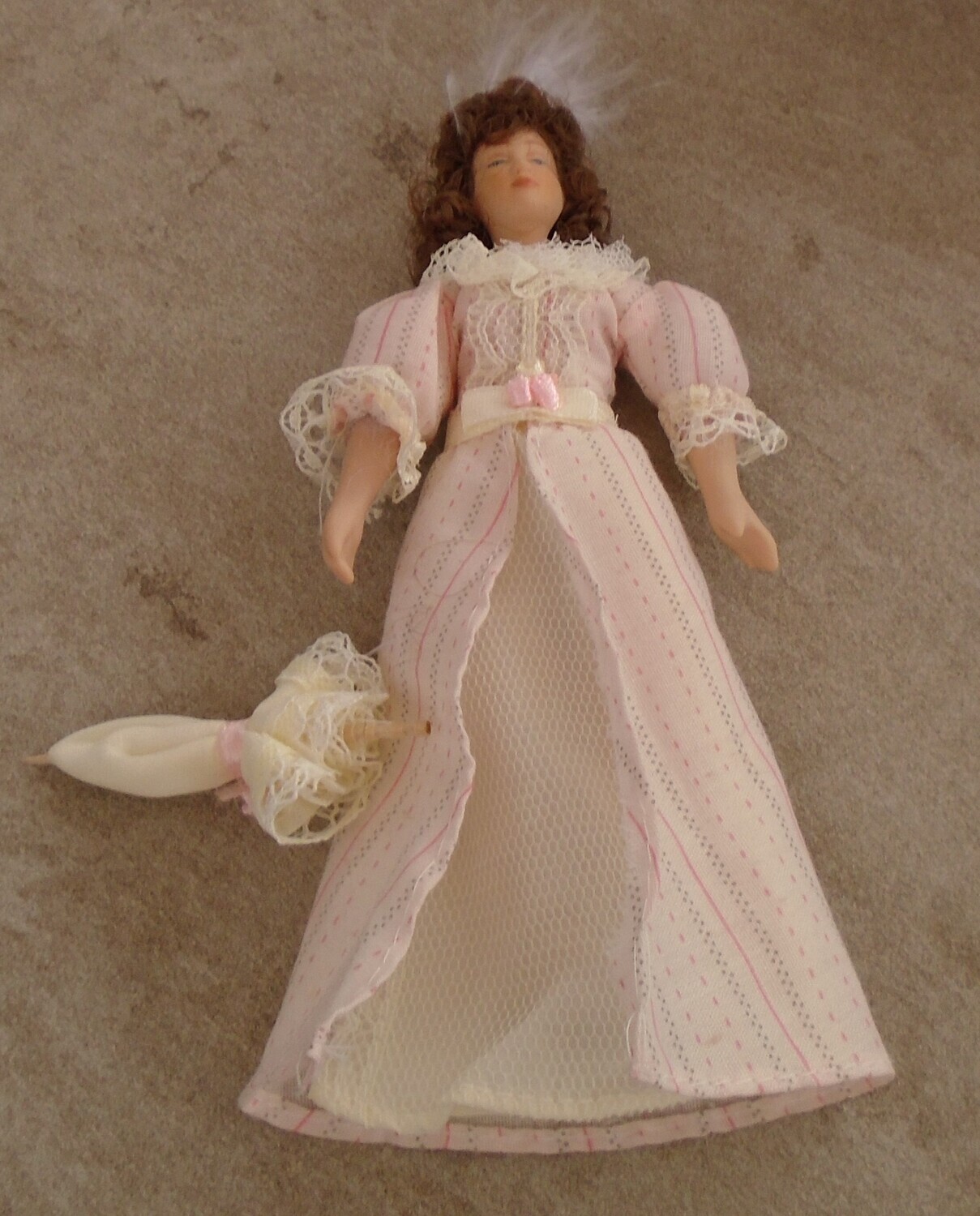 LADY IN CREAM AND PINK