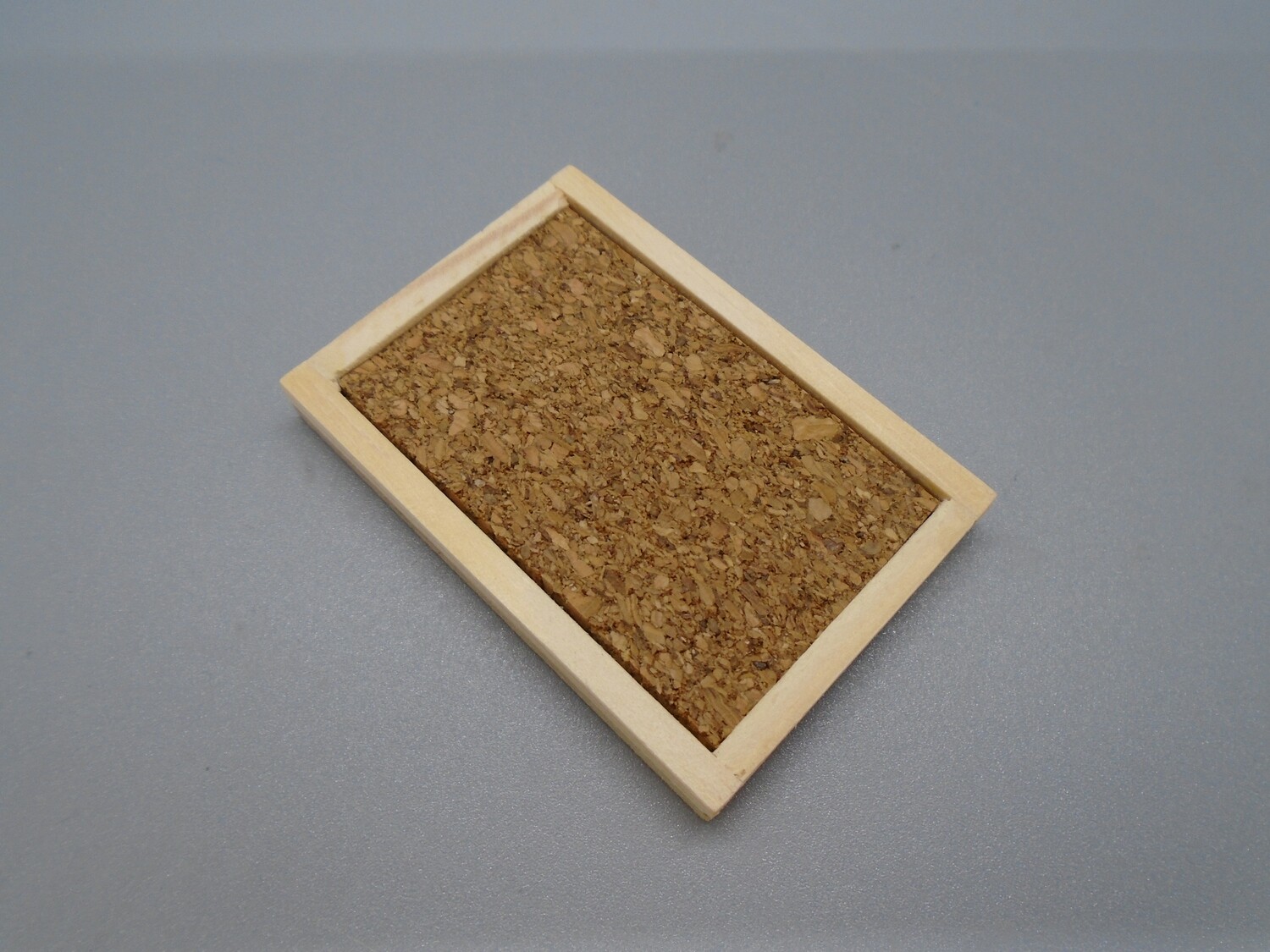 CORK BOARD / PIN BOARD