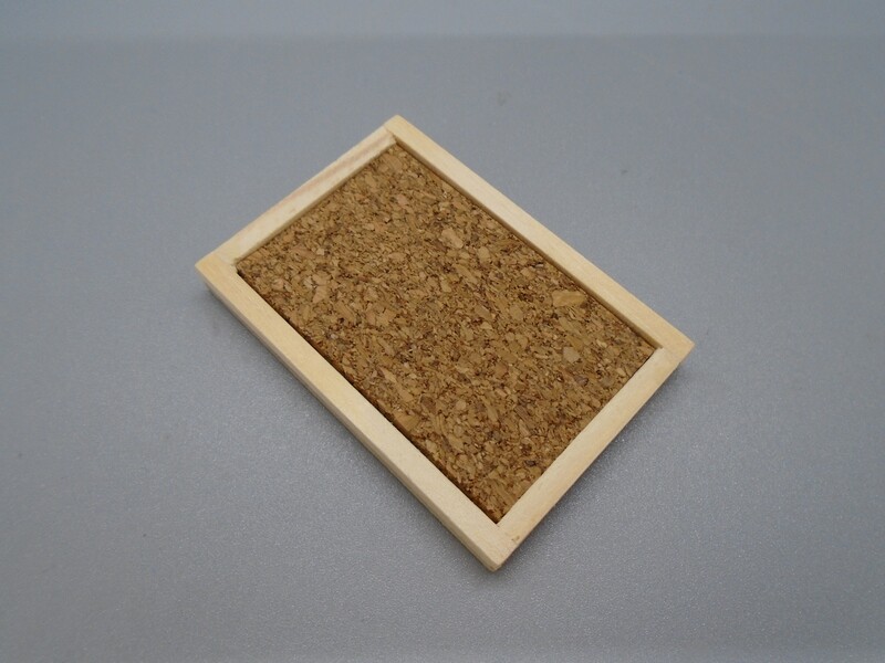 CORK BOARD / PIN BOARD