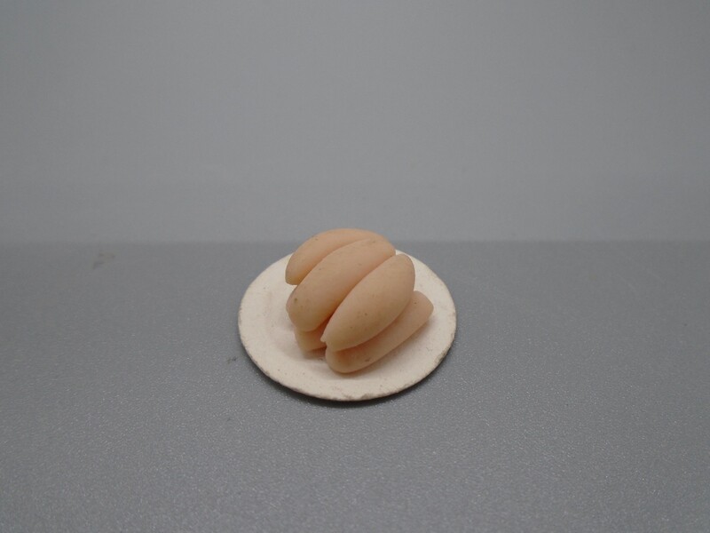 PLATE OF UNCOOKED SAUSAGES