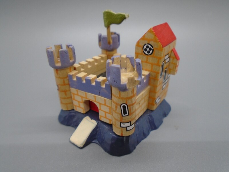 CASTLE DOLLSHOUSE/MINI MODEL