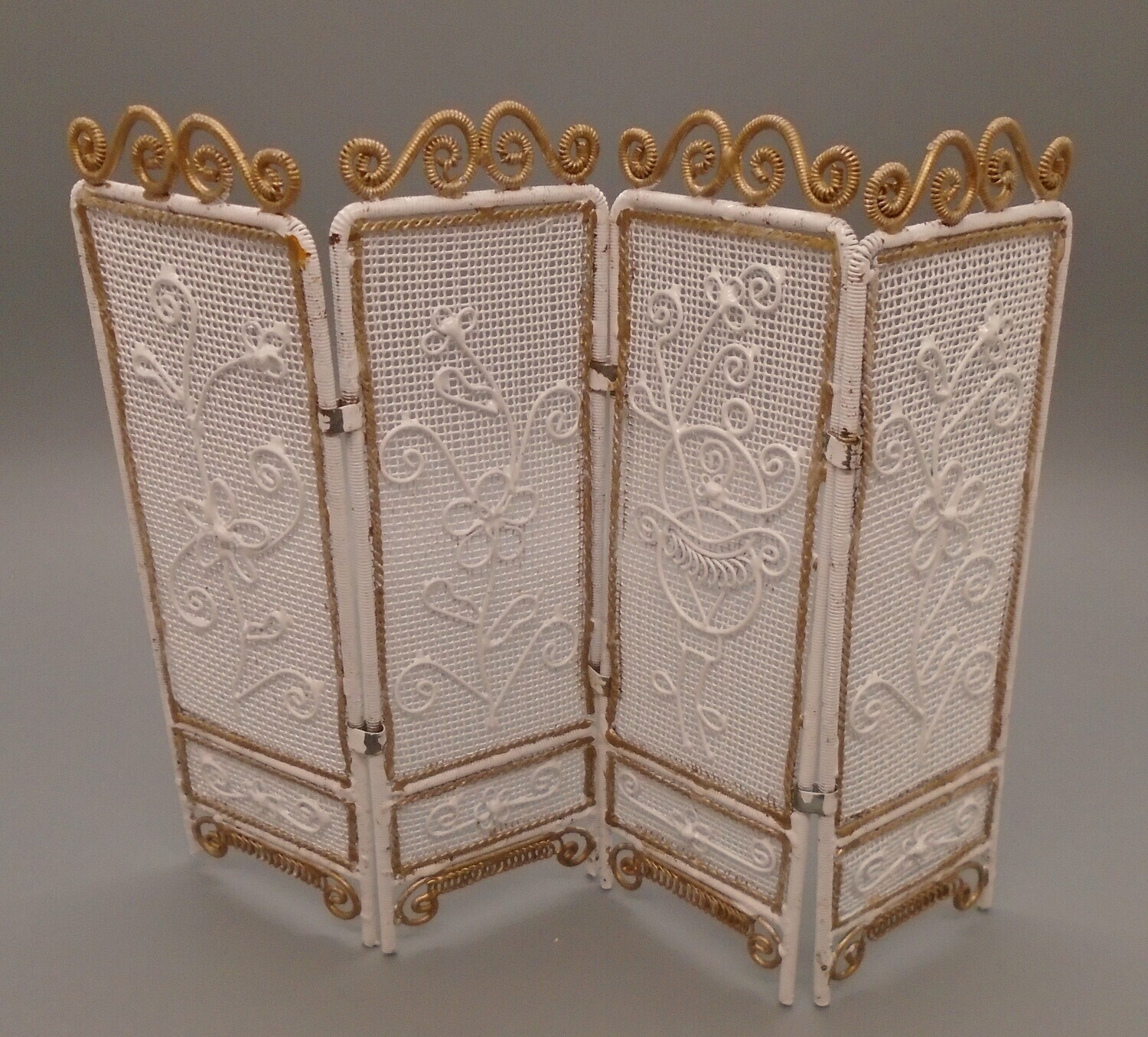 METAL ROOM DIVIDER IN WHITE AND GOLD