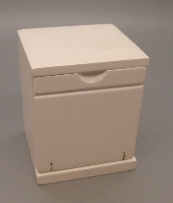 PLAIN WHITE DISHWASHER