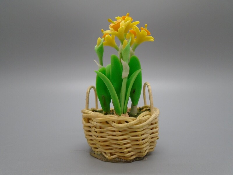 YELLOW DAFFODILS IN WOVEN BASKET