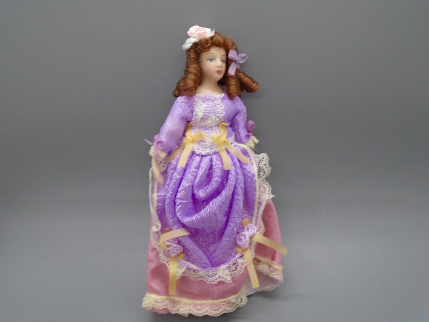 LADY IN LILAC GOWN WITH RIBBONS