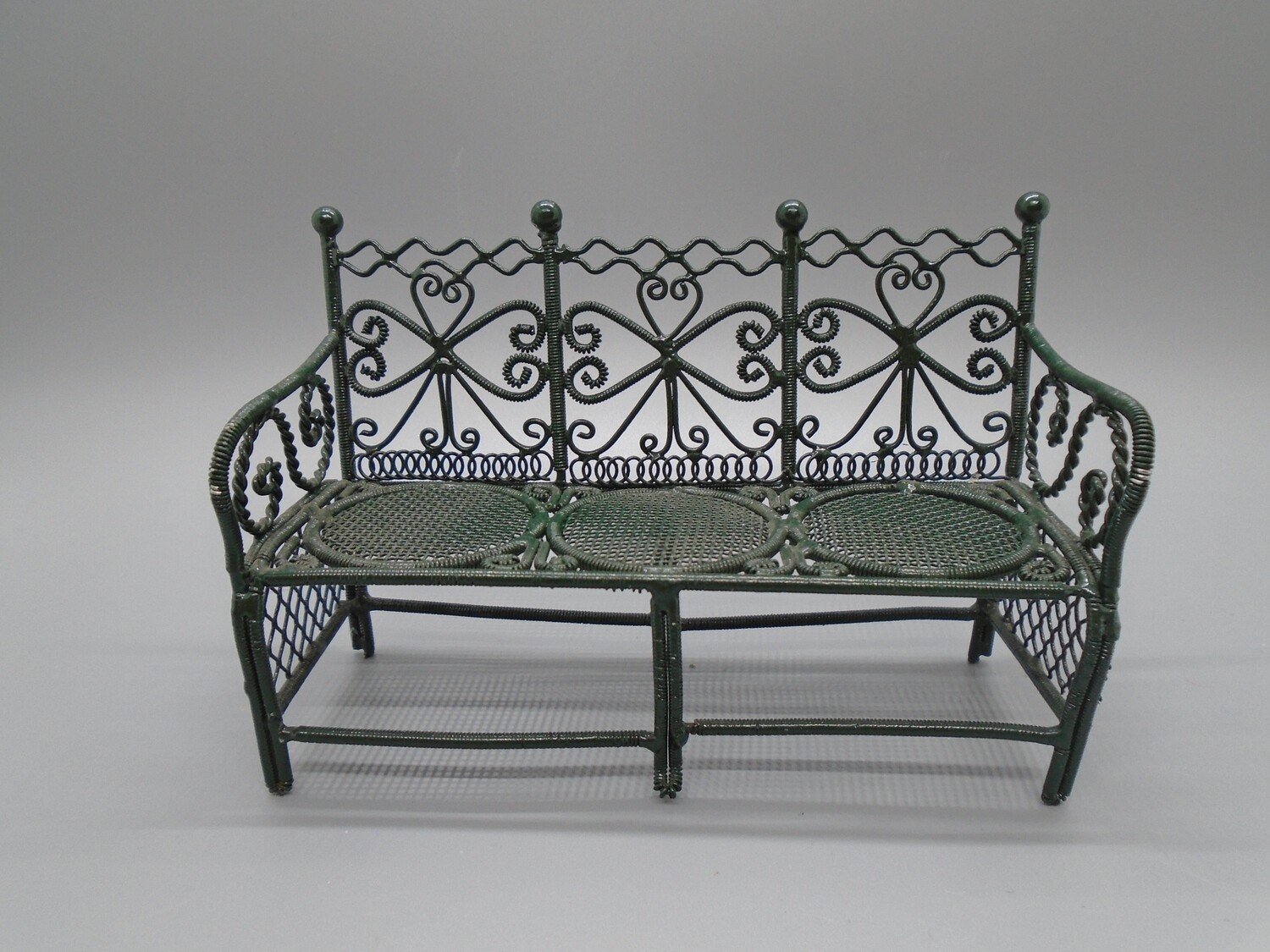 GREEN WIRE GARDEN BENCH