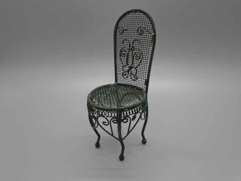 GREEN WIRE GARDEN CHAIR