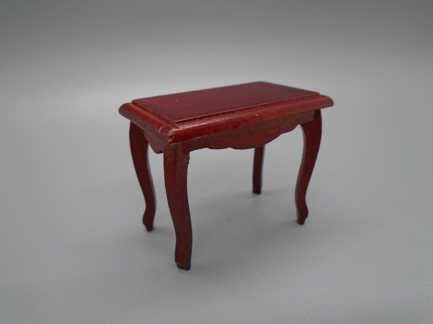 SMALL MAHOGANY SIDE TABLE