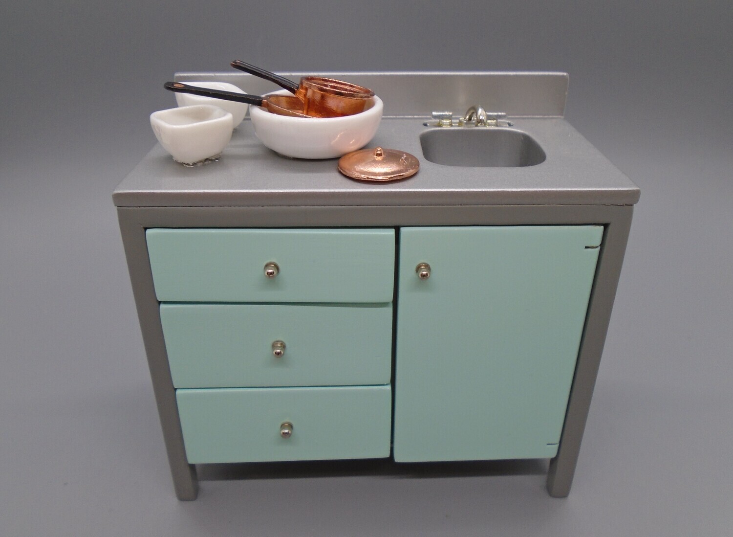 DRESSED CHROME AND MINT SINK UNIT