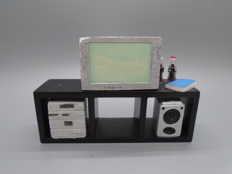 DRESSED BLACK TV UNIT