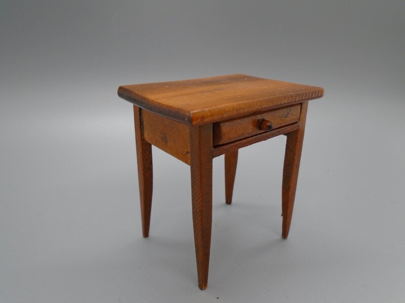TEAK SIDETABLE WITH DRAWER