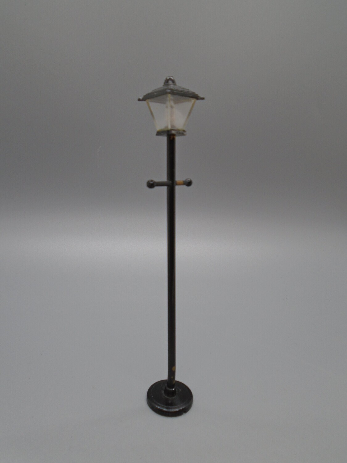 SMALL BLACK STREET LAMP