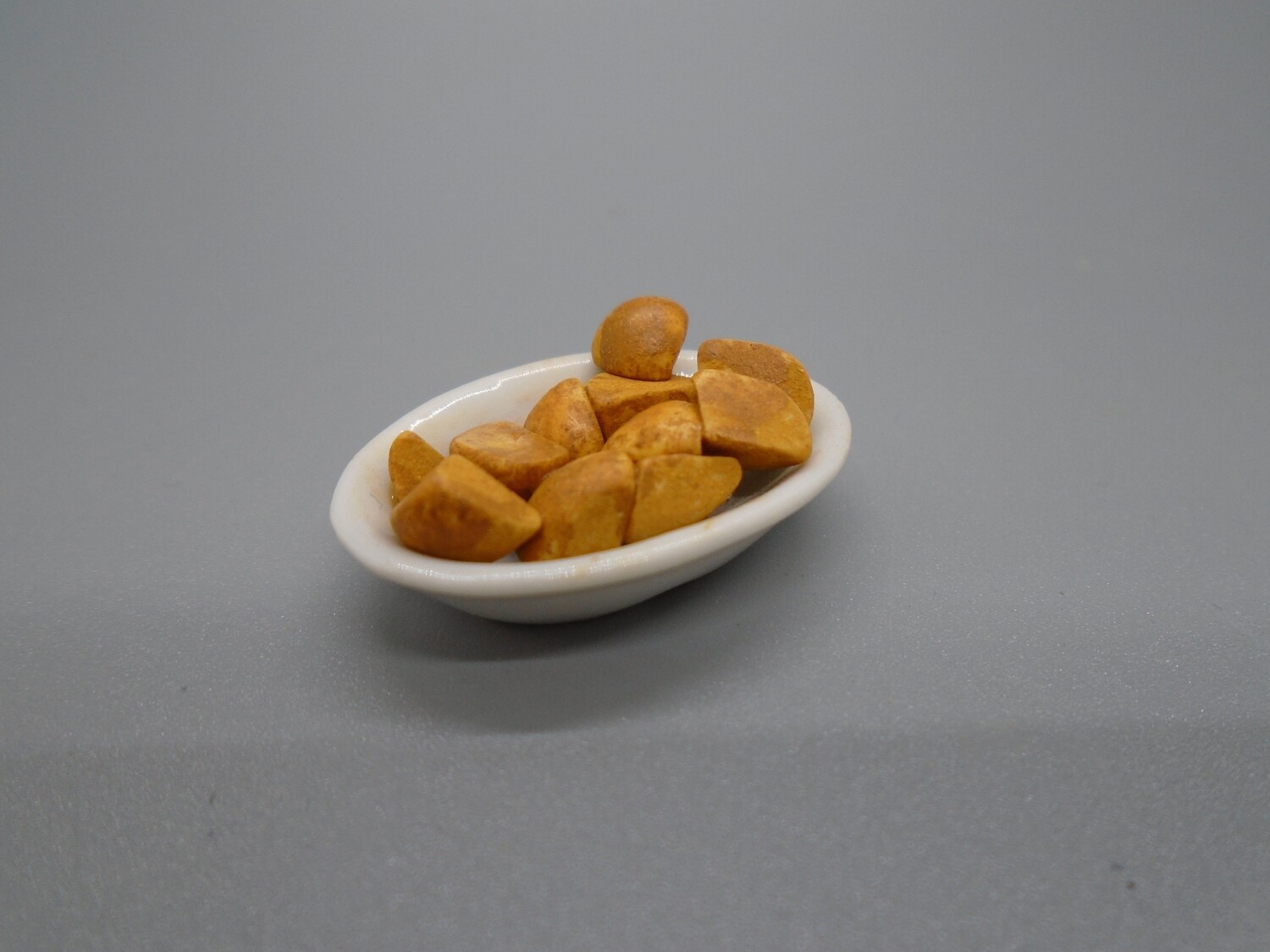 ROAST POTATOES IN SERVING DISH