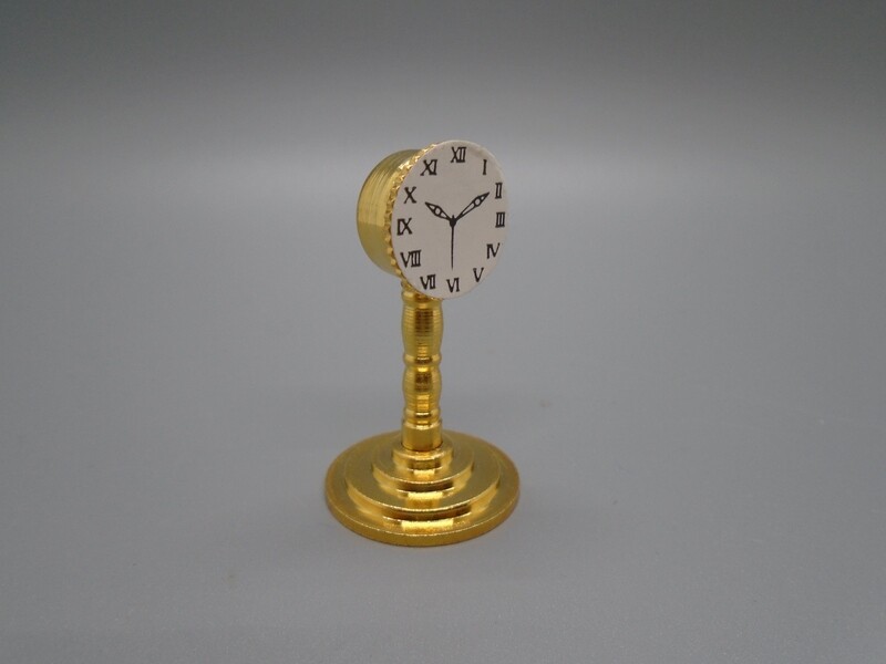 MANTLEPIECE CLOCK ON STAND
