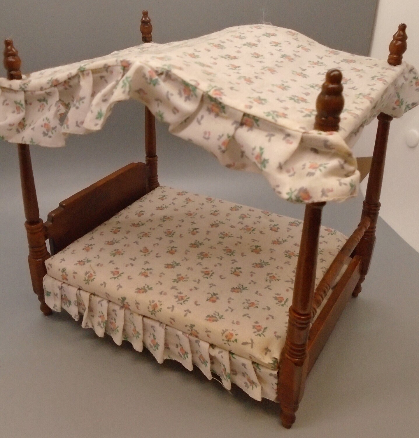 4 POSTER BED