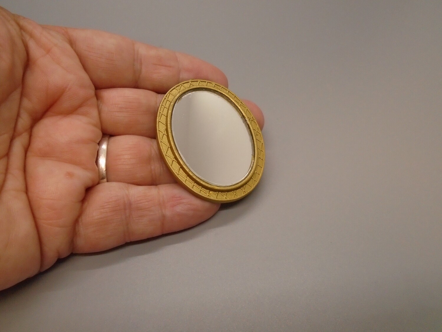OVAL MIRROR