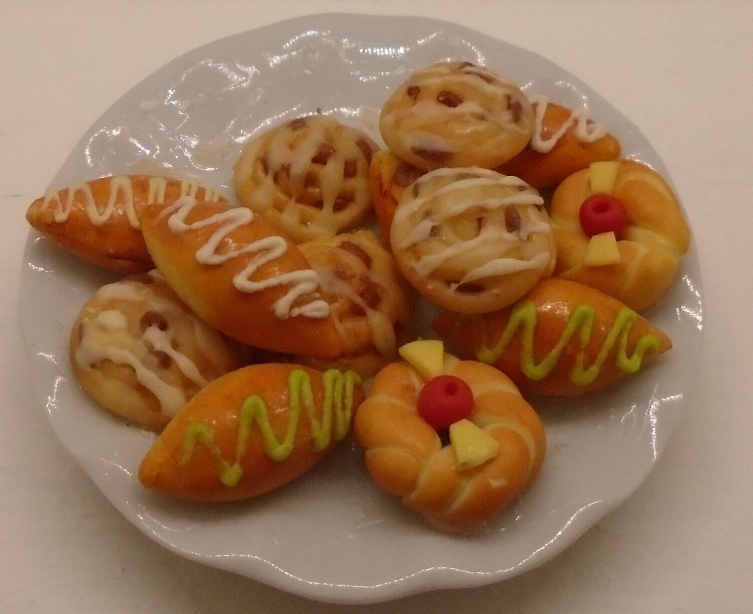PLATE OF PASTRIES