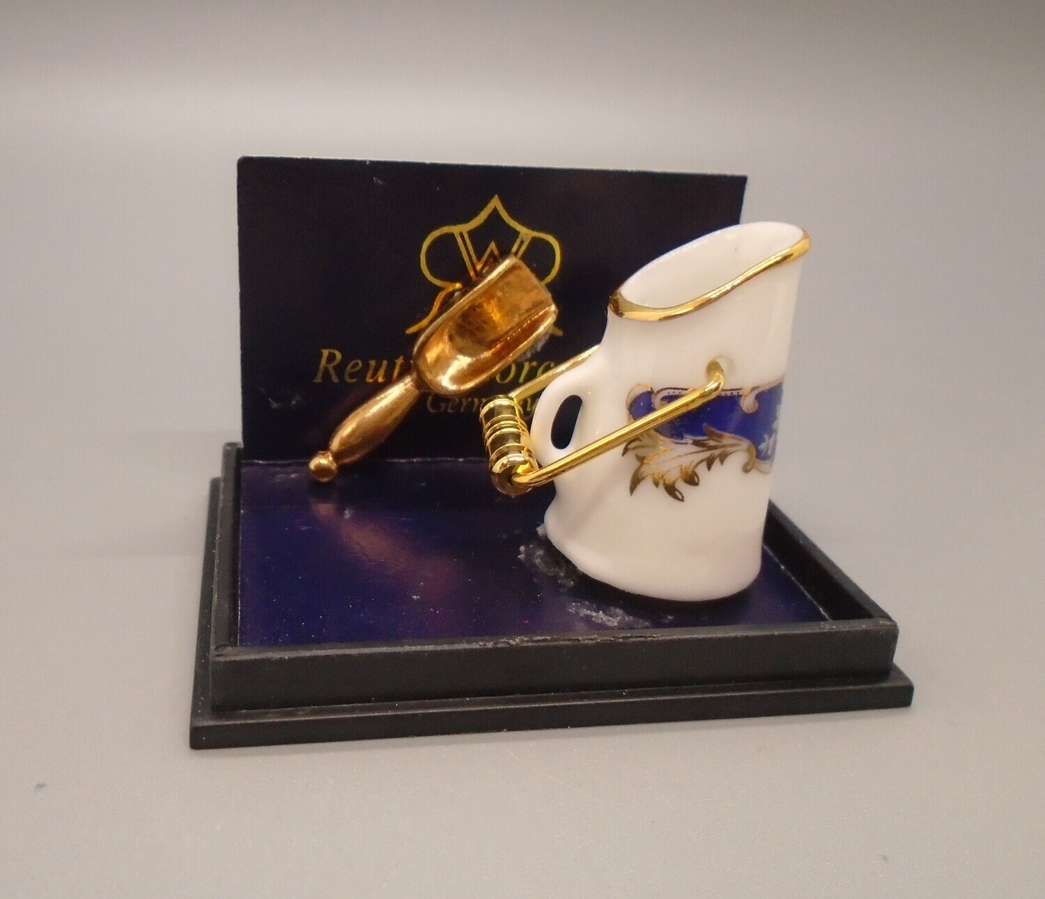 REUTTER PORCELAIN SCUTTLE SET