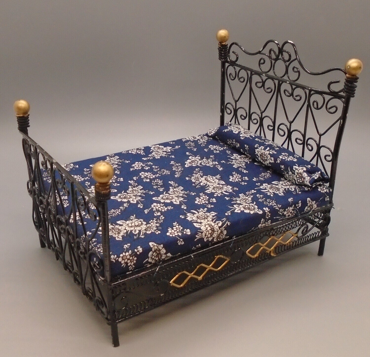 BLACK WIRED DOUBLE BED
