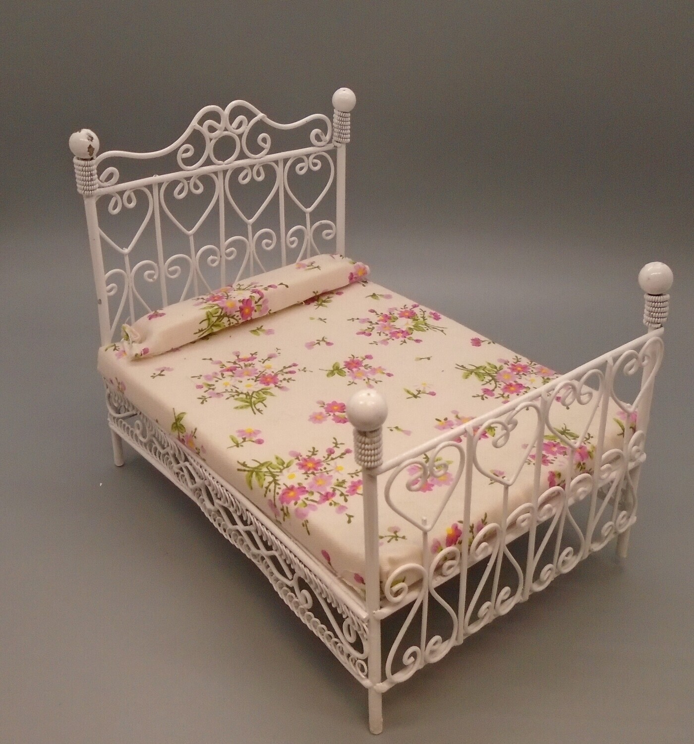WHITE METAL DOUBLE BED