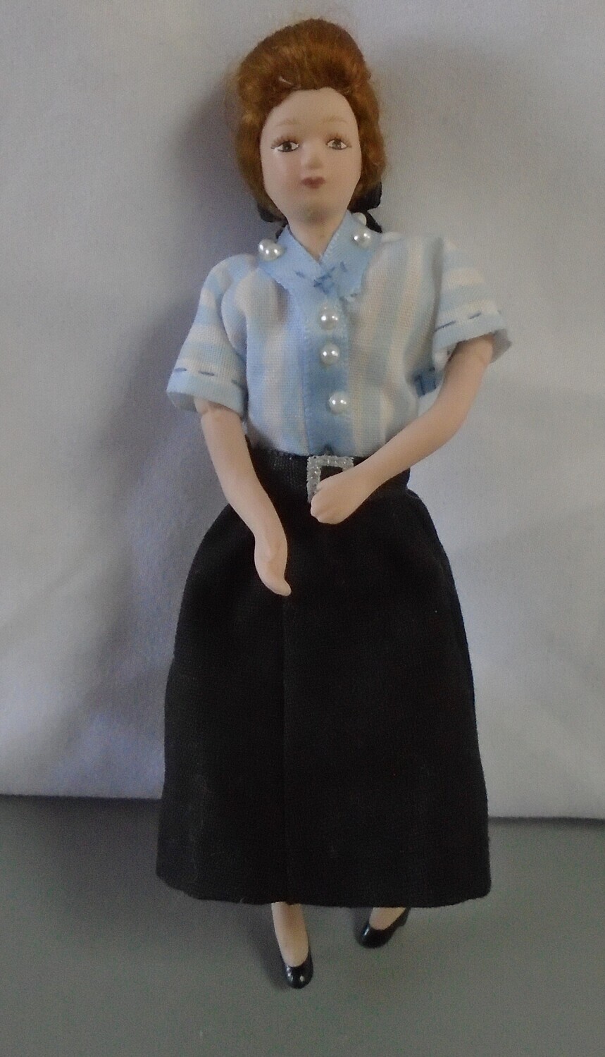 LADY/TEACHER/OFFICE WORKER