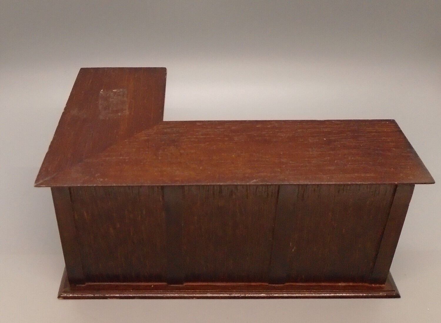 L SHAPE PENELLED BAR/COUNTER IN DARK WOOD