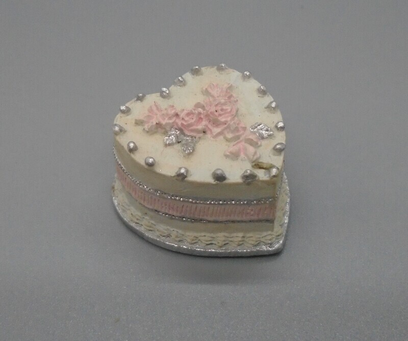 HEART SHAPE CAKE