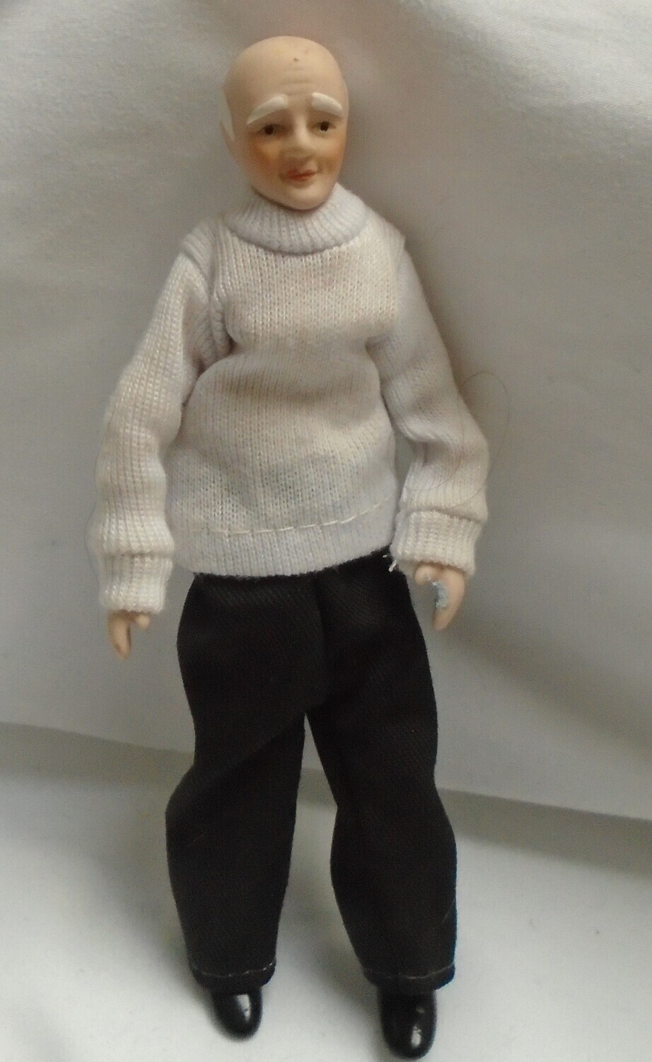 OLD MAN IN WHITE JUMPER