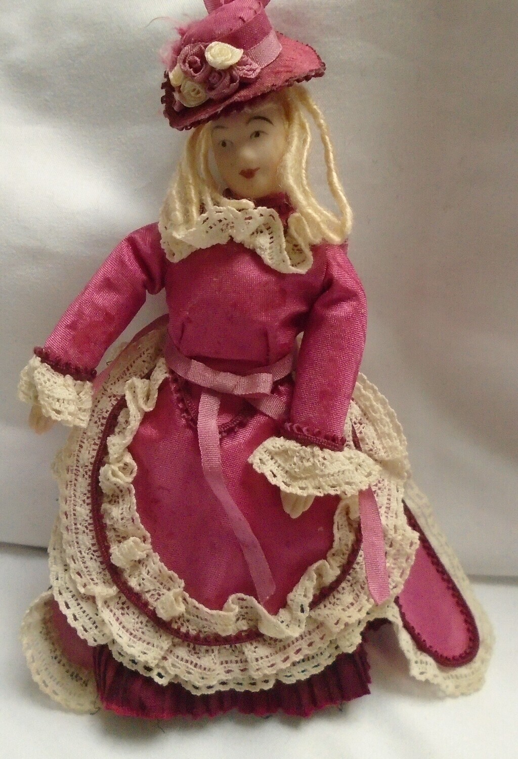 VINTAGE LADY IN PINK WITH HAT