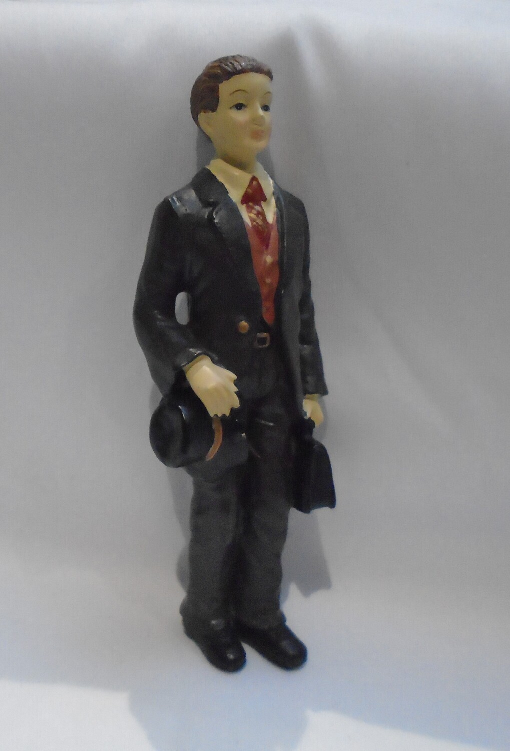 MAN WITH HAT AND BRIEFCASE IN HANDS