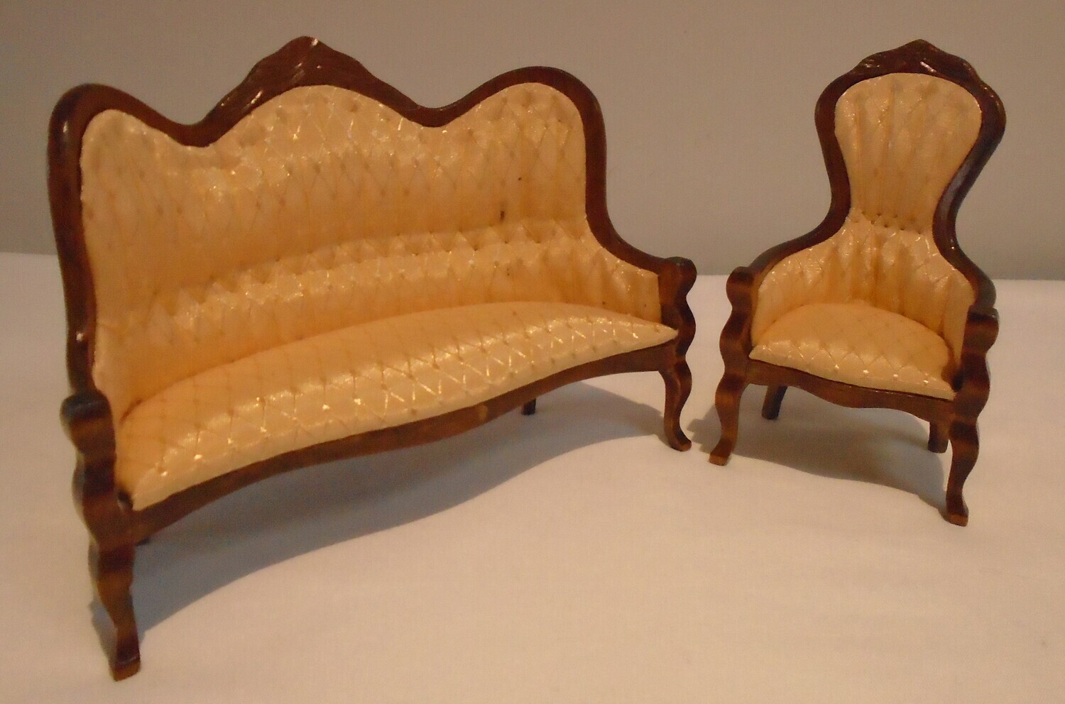 PARLOUR SET/SOFA SET IN PALE PEACH