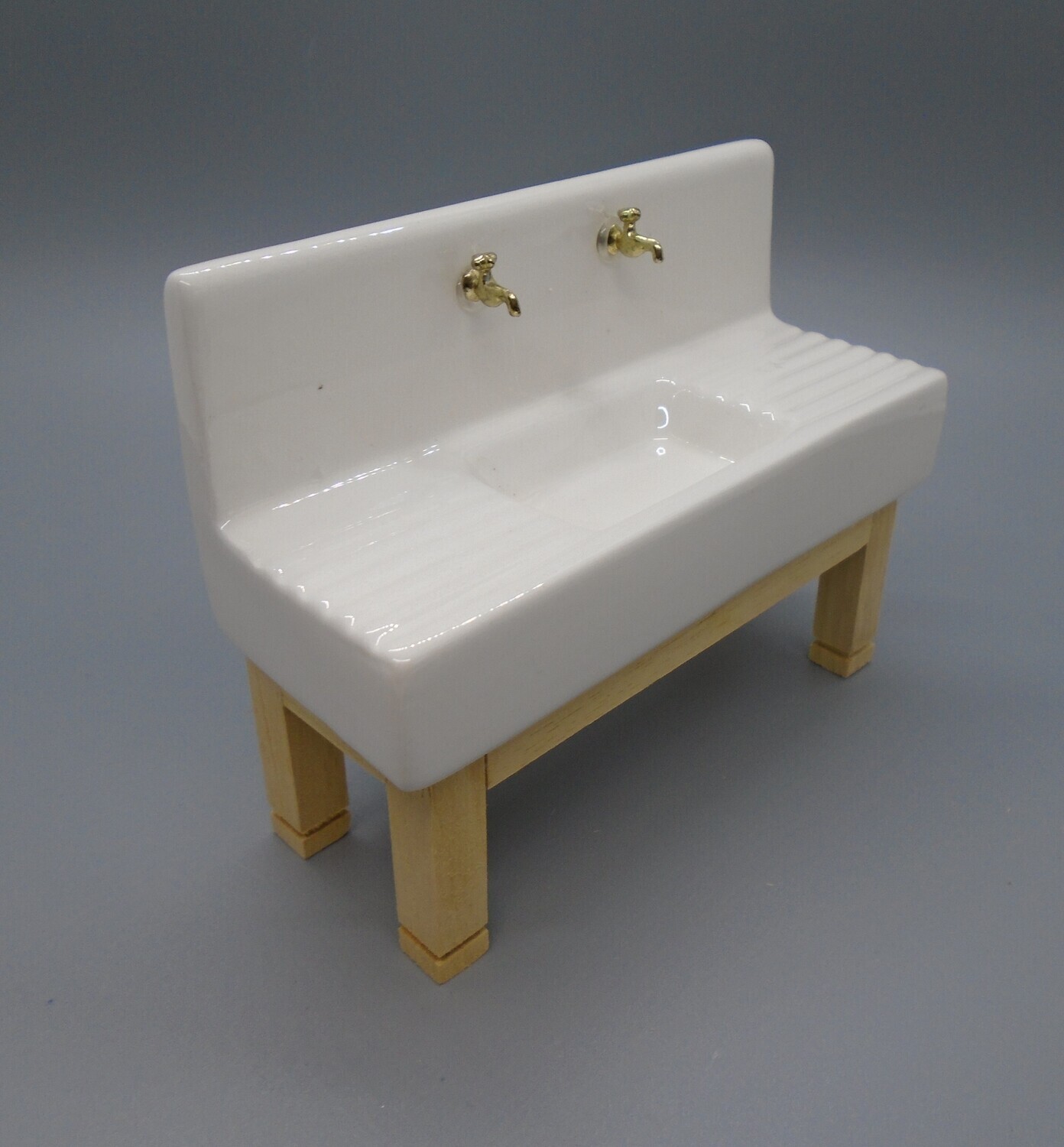 KITCHEN SINK WITH WOOD FRAME BASE