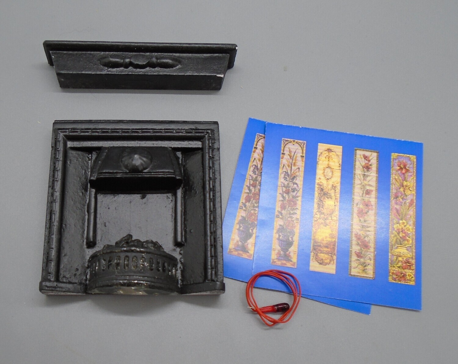 FIRE PLACE INSERT WITH GLOWING FIRE