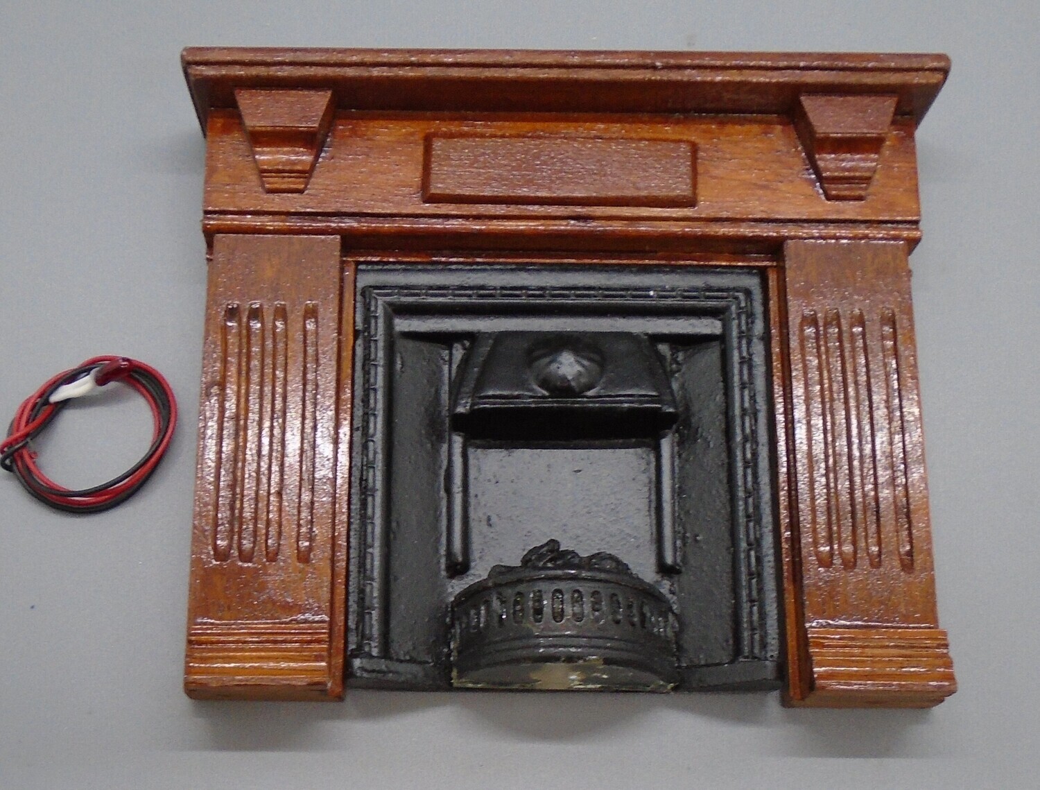 FIRE INSERT AND SURROUND WITH GLOWING FIRE