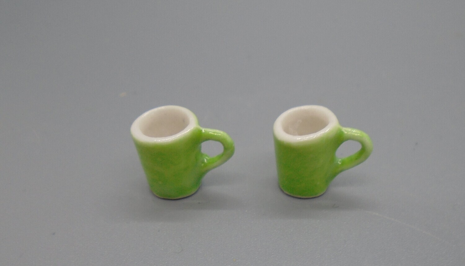 2 MUGS