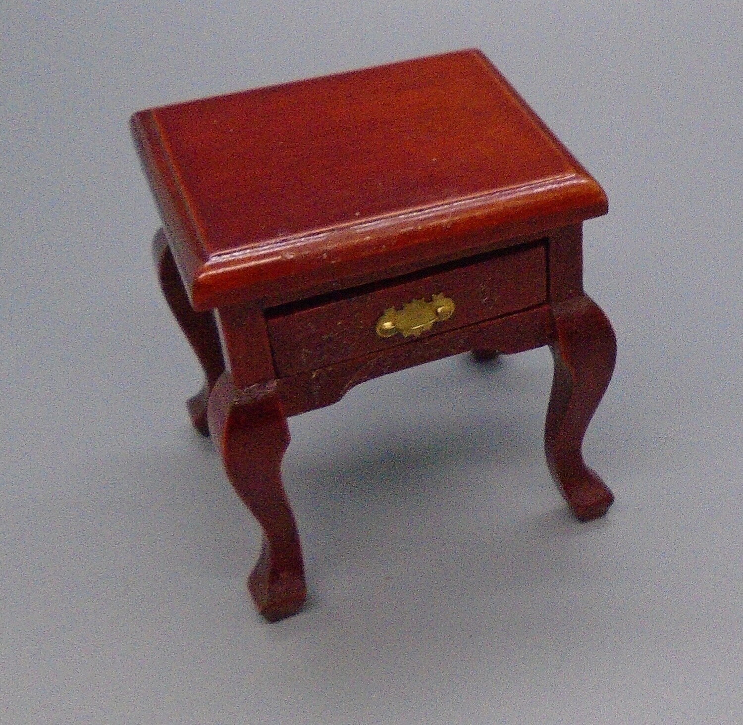 PRE-LOVED SIDE TABLE
