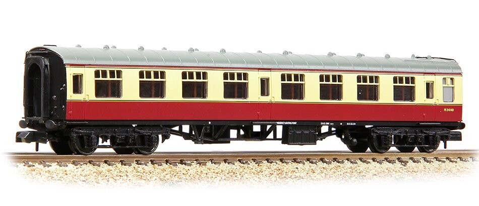 Graham Farish 374-060F BR Mk1 SK Second Corridor BR Crimson & Cream