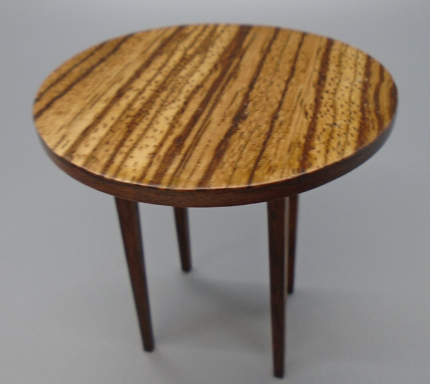 ROUND TABLE SIGNED BY MAKER