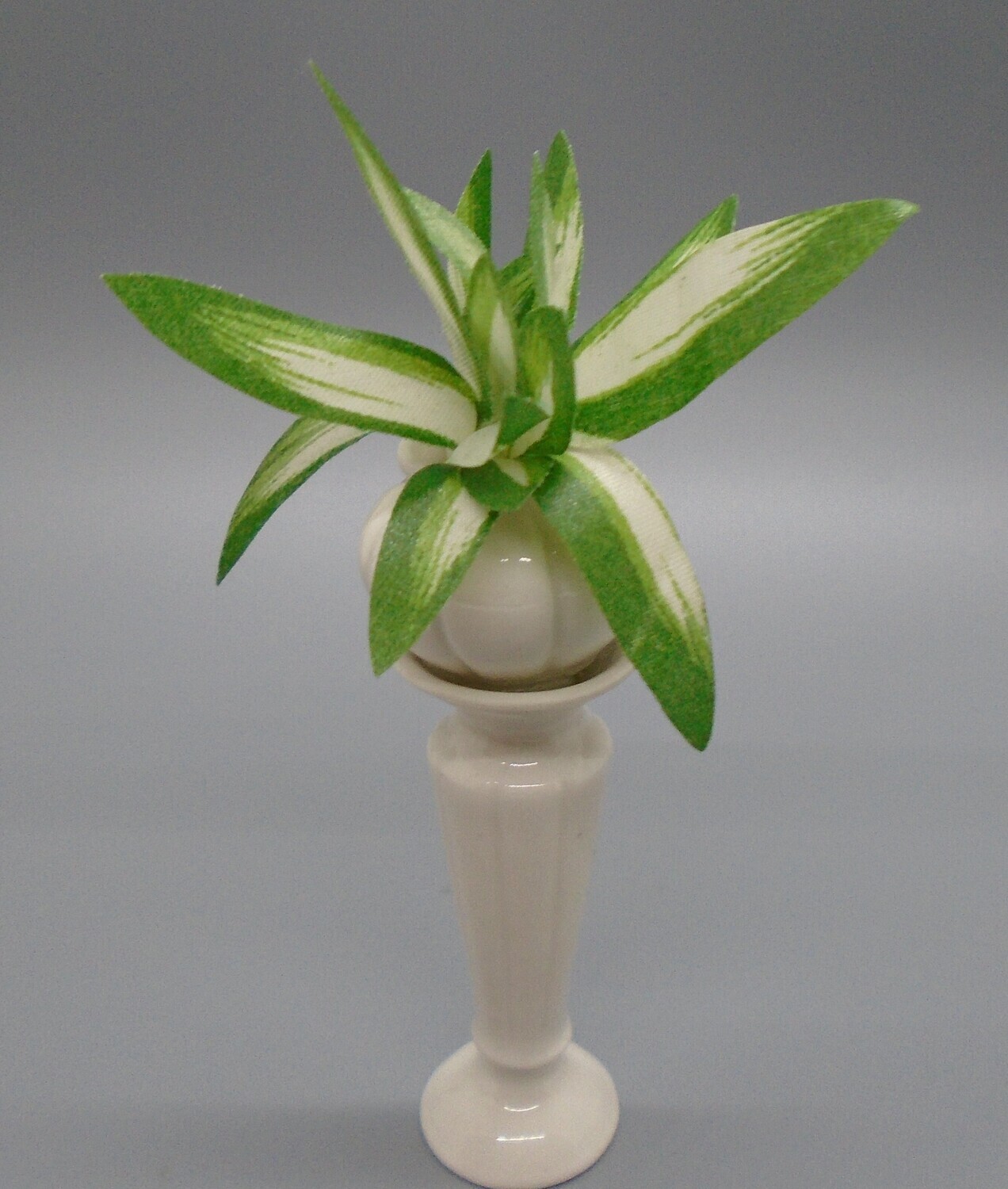 WHITE JARDINIER WITH LEAFY PLANT