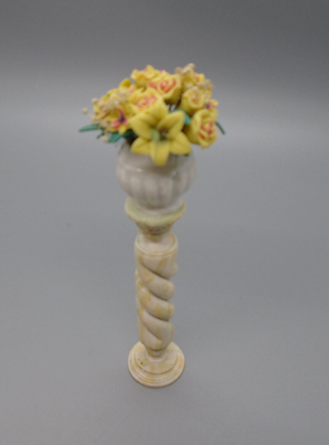 JARDINIER WITH YELLOW FLOWERS