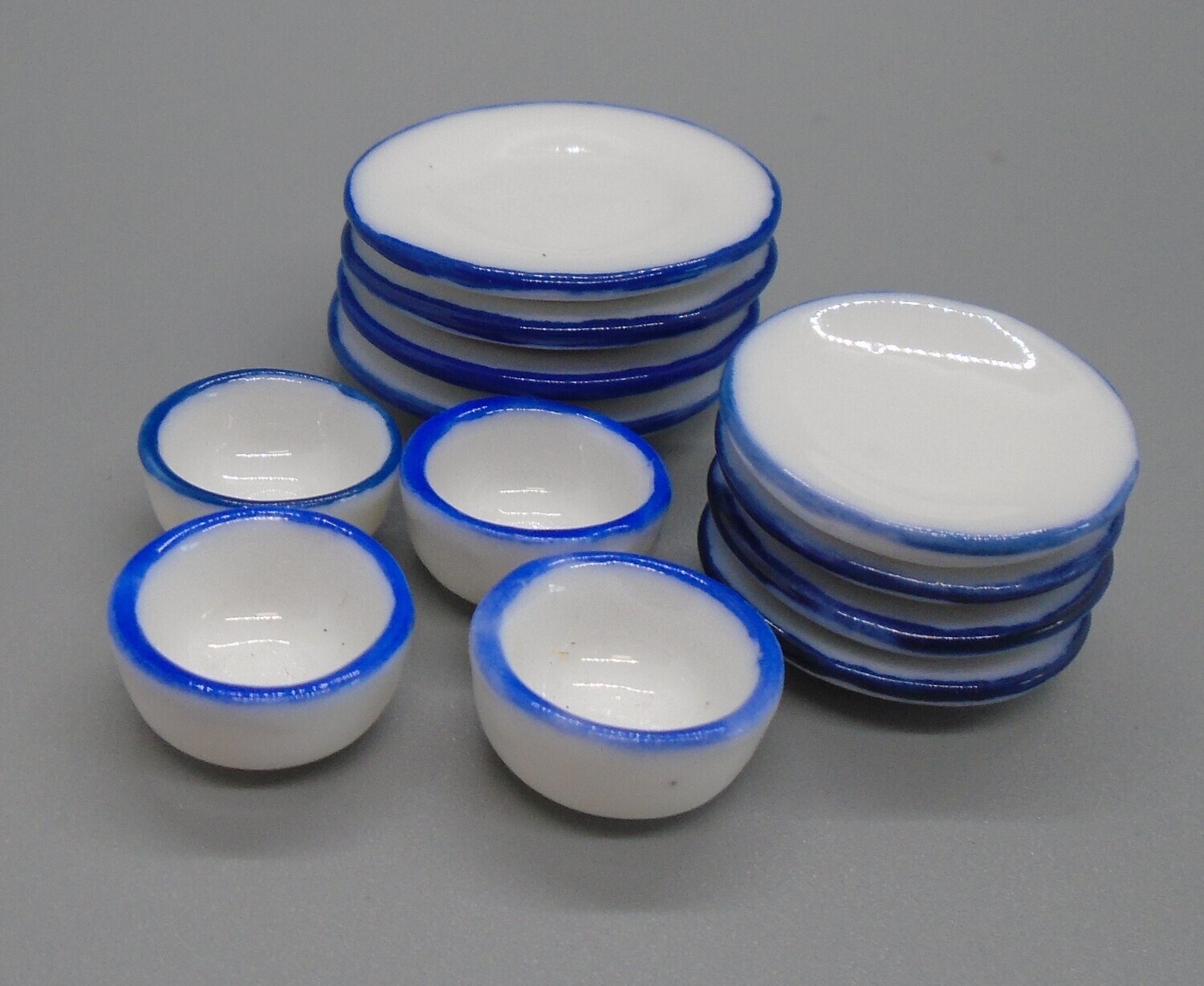 PLAIN WHITE WITH BLUE TRIM  DINNER SET (4 PERSON)