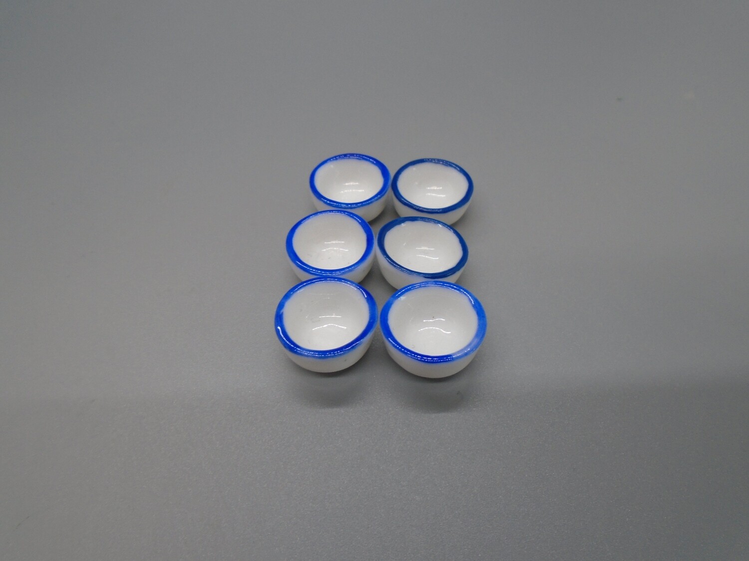 SET OF 6 BOWLS IN PLAIN WHITE WITH BLUE TRIM