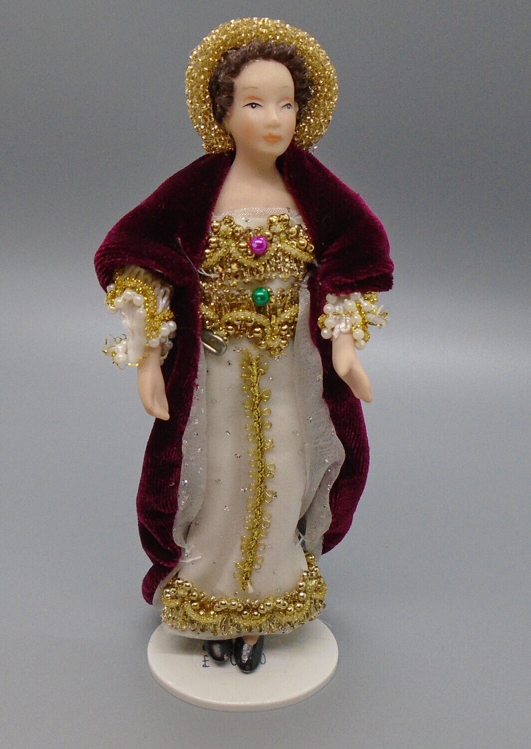 CUSTOMISED TUDOR QUEEN